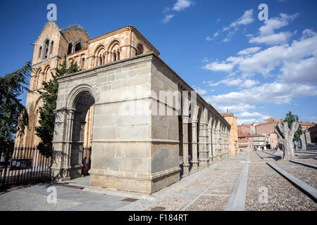 Avila, Espagne - 10 août 2015 : Basilique de San Vicente, situé le long de la porte de San Vicente, cette église est la meilleure lunet Banque D'Images