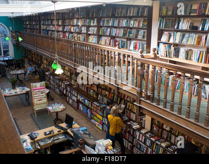 Intérieur de Daunt Books librairie voyage indépendant Marylebone High Street London England UK Banque D'Images