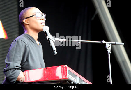 Portsmouth, Royaume-Uni. 29 août 2015. - Festival victorieux samedi. Laura Mvula effectue sur la scène commune, principal, au Festival victorieux : UKNIP Crédit / Alamy Live News Banque D'Images