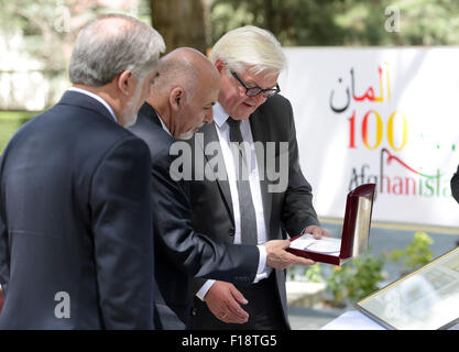 Kaboul, Afghanistan. Août 30, 2015. Le ministre allemand des affaires étrangères, Frank-Walter STEINMEIER (SPD, R-L), le Président Afghan, Mohammad Ashraf Ghani et président du gouvernement afghan Abdullah Abdullah à une réception en l'honneur de '100 ans de relations" German-Afghan à Kaboul, Afghanistan, le 30 août 2015. Steinmeier est sur une visite de deux jours dans la région. Photo : Rainer Jensen/dpa/Alamy Live News Banque D'Images