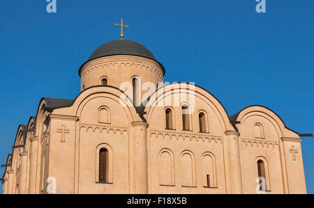 De l'église Assomption de la Vierge Pirogoscha, orthodoxe, l'église en pierre construite à Kiev Podil, quartier près de la place du marché, le mode Banque D'Images