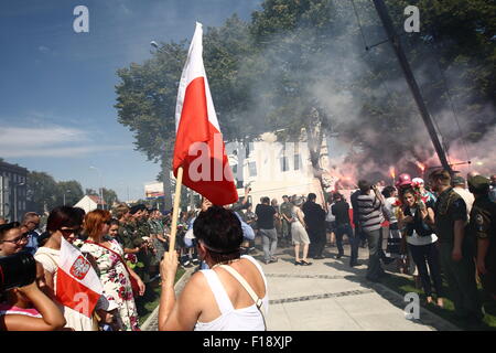 Gdansk, Pologne 30 avril, août 2015 Dévoilement de la 'Sledzikowna Danuta Inka' cérémonie monument , l'infirmière légendaire d'AK . InkaÕs corps a été trouvé dans la fosse commune au cimetière militaire à Gdansk et identifiées dans le début de 2015. Credit : Michal Fludra/Alamy Live News Banque D'Images