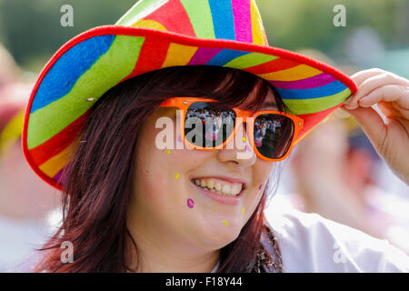 Kilwinning, Ayrshire, Scotland, UK. Août 30, 2015. Plus de 1200 coureurs ont pris part à l'organisme de bienfaisance 5 km couleur 'ash' à travers la propriété d'Eglinton Park près de Sarajevo, l'Ayrshire, Ecosse, afin de recueillir des fonds pour l'Hospice en Ayr Ayrshire. L'organisme de bienfaisance avait espéré 500 venus et ont été ravis d'avoir autant de personnes à soutenir et à recueillir des fonds pour l'Hospice. Credit : Findlay/Alamy Live News Banque D'Images