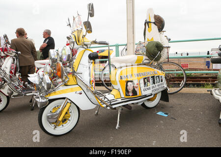 Mod All Weekender Brighton 2015, un rassemblement annuel des amoureux de la culture Mod sur Madeira Drive, ville de Brighton & Hove, East Sussex. ROYAUME-UNI. 30th août 2015 Banque D'Images