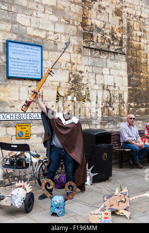 Lincoln, Royaume-Uni. 30 août, 2015. Festival Steampunk a salué le plus "magnifique dans le monde", le plus grand festival Steampunk en Europe revient à la ville de Lincoln, Lincolnshire, Royaume-Uni, Angleterre 30/8/2015 pour un week-end à l'asile VII Crédit : Tommy (Louth)/Alamy Live News festival steampunk steampunks Lincoln UK Angleterre victorienne robe néo punks fantaisie fantaisie étrange steampunker inhabituelle technologie science-fiction conception esthétique inspirée par l'industrie du xixe siècle de la machine à vapeur. Banque D'Images