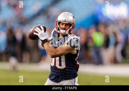 28 août 2015 Charlotte, New England Patriots receveur Danny Amendola # 80 se prépare pour le match contre les Panthers de la Caroline le 28 août 2015, au stade Bank of America à Charlotte, Caroline du Nord. Les Patriotes défait les Panthers 17-16. Margaret Bowles/CSM Banque D'Images