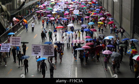 Quezon City, Philippines. Août 30, 2015. Mille d'INC ( Iglesia Ni Cristo) dévots, troupeau, aller à l'EDSA à Notre Dame de Temple EDSA, à participer à un rallye plus massif à l'air leurs griefs © Josefiel Rivera/Pacific Press/Alamy Live News Banque D'Images