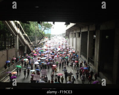 Quezon City, Philippines. Août 30, 2015. Les membres du groupe religieux puissant INC ( Iglesia Ni Cristo), montrer leur force au moyen d'un nombre considérable de participants à un rassemblement. © Josefiel Rivera/Pacific Press/Alamy Live News Banque D'Images