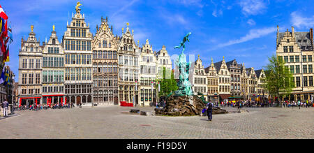 Belle architecture traditionnelle flamande à centre d'Anvers, Belgique Banque D'Images