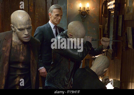 La souche est une horreur série télévisée américaine qui a été créée le FX le 13 juillet 2014. Il a été créé par Guillermo del Toro et Chuck Hogan, basé sur leur nouvelle trilogie du même nom. Cette photo est pour un usage éditorial uniquement et est l'auteur de la société film et/ou le photographe attribué par le film ou la société de production et ne peut être reproduite que par des publications dans le cadre de la promotion du film ci-dessus. Un crédit obligatoire pour l'entreprise de film est nécessaire. Le photographe devrait également être portés lorsqu'il est connu. Banque D'Images