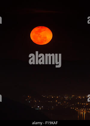 Rio de Janeiro, Brésil. Août 30, 2015. La lune se lève sur la baie de Guanabara à Rio de Janeiro, Brésil, 30 août 2015. Credit : Xu Zijian/Xinhua/Alamy Live News Banque D'Images