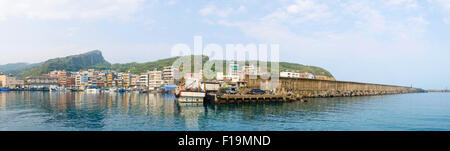 Panorama du port de pêche de Yehliu dans la ville Wanli , il est juste à côté de Yehliu Geopark,Taiwan Banque D'Images