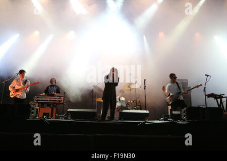 Leeds, Yorkshire UK. 30 août, 2015. Spector en concert sur la scène de NME Leeds Festival 2015 Credit : Simon Newbury/Alamy Live News Banque D'Images