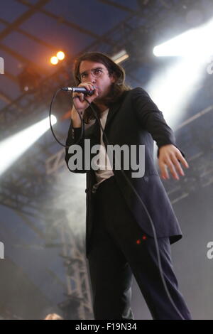 Leeds, Yorkshire UK. 30 août, 2015. Spector en concert sur la scène de NME Leeds Festival 2015 Credit : Simon Newbury/Alamy Live News Banque D'Images