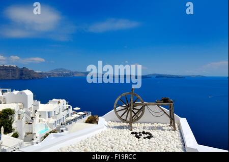 Une roue qui patine, Oia, Santorin, Grèce. Banque D'Images