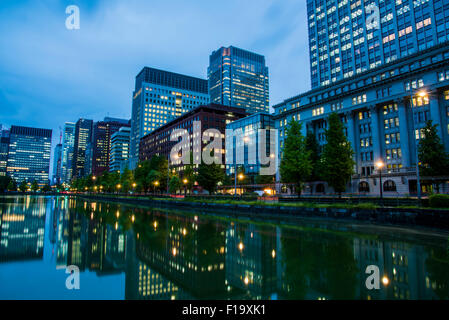 Scène de nuit de Babasakibori Kokyogaien,Jardins,National,Chiyoda-Ku Tokyo, Japon Banque D'Images