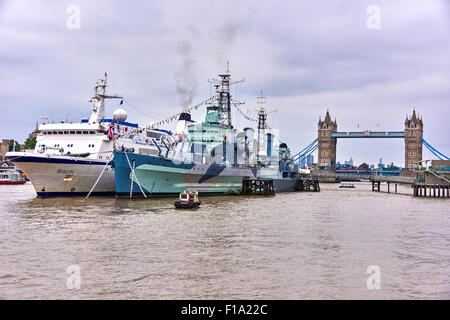 Le HMS Belfast est un bateau musée, à l'origine un croiseur léger de la Royal Navy, amarré en permanence à Londres sur la Tamise Banque D'Images