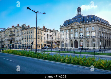 BORDEAUX, FRANCE, le 28 août 2015 : Bordeaux est meilleure destination européenne en 2015 - La Bourse d'échange Maritime Maritime Monument Banque D'Images