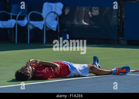 New York, USA. Août 28, 2015. Yoshihito Nishioka (JPN) Tennis : Yoshihito Nishioka du Japon réagit au cours de l'US Open men's match de qualification à l'USTA Billie Jean King National Tennis Center à New York, États-Unis . (Hiroaki Yamaguchi/AFLO) Banque D'Images