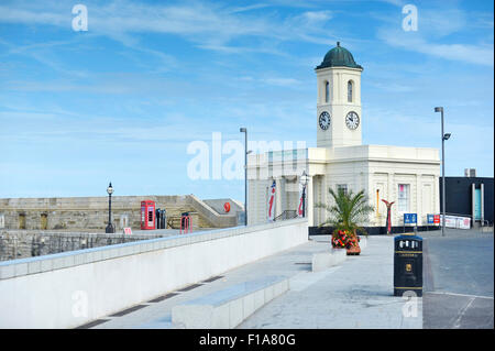 Le droit historique chambre donnant sur le port de Ramsgate, Kent. Banque D'Images