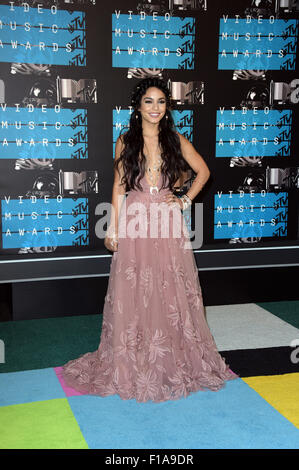 Los Angeles, Californie, USA. Août 30, 2015. L'actrice Vanessa Hudgens arrive à la MTV Video Music Awards 2015 de Microsoft Theatre de Los Angeles, USA, le 30 août 2015. Dpa : Crédit photo alliance/Alamy Live News Banque D'Images