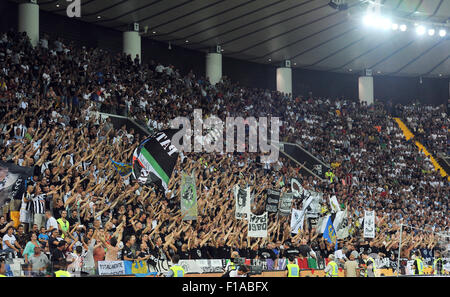 Udine, Italie. 30 août, 2015. Vue générale du nouveau stade du Frioul au cours de la Serie A italienne TIM match de football entre l'Udinese et Palerme au stade du Frioul le 30 août 2015. Le nouveau stade n'a plus de barrières entre les fans et le domaine. photo Simone Ferraro / Alamy Live News Banque D'Images