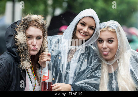 Londres, Royaume-Uni. 31 août 2015. La bohème dans la pluie prenant part à la deuxième journée du carnaval de Notting Hill dans l'ouest de Londres. Crédit : Stephen Chung / Alamy Live News Banque D'Images