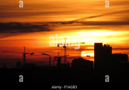 Berlin, Allemagne, le lever du soleil sur un chantier de construction dans la ville Banque D'Images