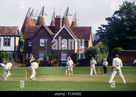 Le village anglais idyllique du terrain de cricket. Bearsted vert, Kent, England, UK Banque D'Images