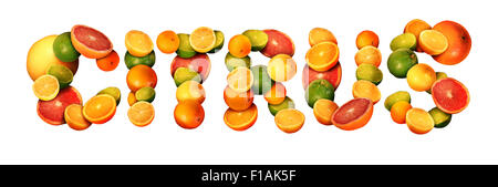Texte d'agrumes concept comme un groupe de fruit avec les oranges, citrons, pamplemousses et mandarines lime comme un symbole d'une saine alimentation et de renforcer le système immunitaire avec des vitamines naturelles isolé sur un fond blanc. Banque D'Images