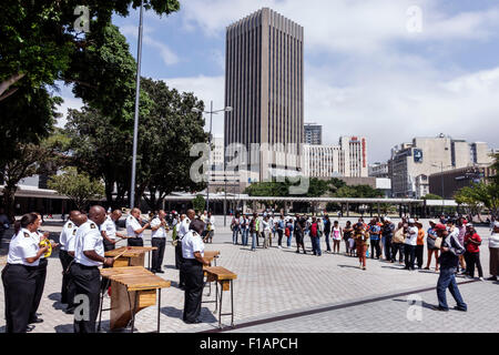 Cape Town South Africa,City Centre,centre,Adderley Street,Navy Band,musiciens,jouer,concert gratuit,Downtown Skyline,buildings,SAfri1503120 Banque D'Images