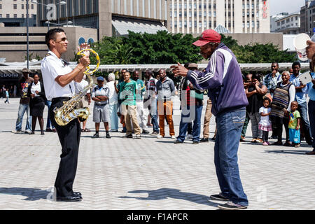 Cape Town South Africa,City Centre,centre,Adderley Street,Navy Band,musiciens,jouer,concert gratuit,Black Afro American,man men male,dancine Banque D'Images