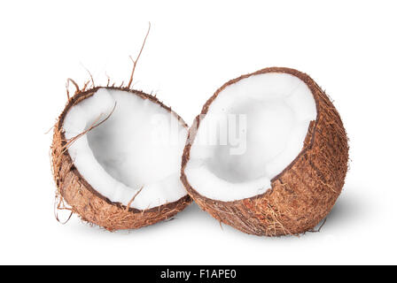 Deux moitiés de noix de coco isolé sur fond blanc Banque D'Images