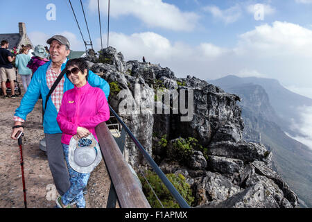 Cape Town Afrique du Sud,Africain,Table Mountain National Park,nature Reserve,Aerial Cable car cars tramway, Upper station,Asian Asian ethnial im Banque D'Images