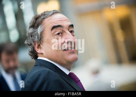 Berlin, Allemagne. Du 1er septembre 2015. Le chef de la Conférence de l'Employeur 'Spanish' (CEOE), Joan Rosell, arrive à l'ouverture de la réunion de l'entrepreneur allemand-espagnol à la 'Haus der Deutschen Wirtschaft" ("Maison de l'économie allemande") à Berlin, Allemagne, 1 septembre 2015. Dpa : Crédit photo alliance/Alamy Live News Banque D'Images