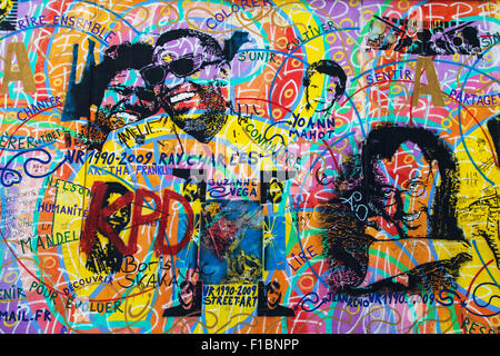 Portraits de célébrités dans 'Amour Paix' par Andreas Paulun sur la East Side Gallery, Berlin, Allemagne. Banque D'Images