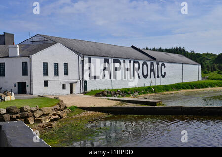 La distillerie de Whisky Laphroaig, Isle of Islay, Ecosse, Royaume-Uni Banque D'Images