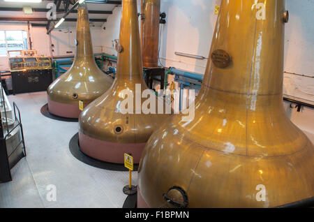 Chambre à l'alambic en cuivre Bowmore distillerie de Whisky sur Islay, Ecosse, Grande-Bretagne Banque D'Images