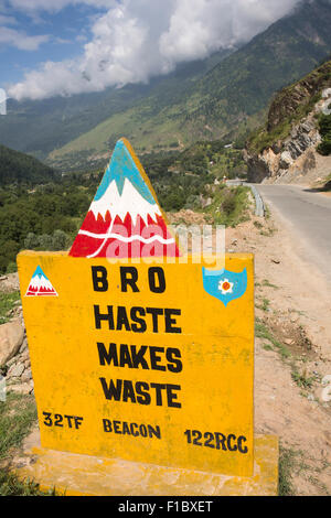 L'Inde, le Jammu-et-Cachemire, l'Organisation des routes frontalières, ouvrage hâté, à côté de Srinagar à Leh Highway Banque D'Images