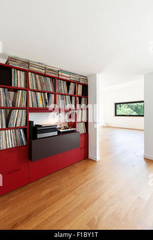 Chambre moderne d'intérieur, salle vide avec bibliothèque records Banque D'Images