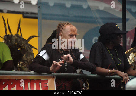 Londres, Royaume-Uni, le 31 août 2015 Femme, danses de flotteur en Notting Hill Carnival. Credit : JOHNNY ARMSTEAD/Alamy Live News Banque D'Images