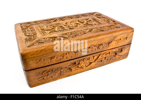 Coffret en bois sculpté de l'Inde isolated on white Banque D'Images