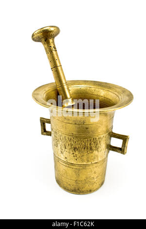 Ancien mortier à main laiton isolated on white Banque D'Images