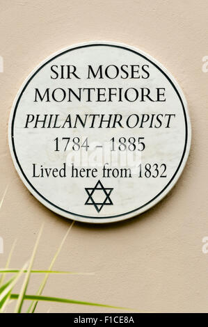 Plaque commémorant Sir Moses Montefiore sur gatehouse à présent démoli East Cliff Lodge dans la région de Ramsgate, Kent. Banque D'Images