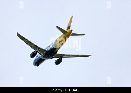 L'avion Airbus A320-200 administré par Monarch Airlines Banque D'Images