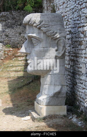 Trois mètres de hauteur buste de Constantin le Grand (aka Saint Constantine), château, Berati Berati, Albanie, Balkans, Europe Banque D'Images