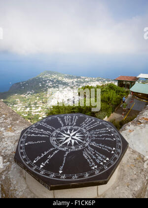 Vue du haut du Mont Solaro à Capri Italie Banque D'Images