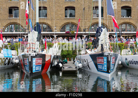 Clipper race yachts amarrés à St Katharine Docks Londres en prévision de la Clipper Round the World Race 2015-2016 Banque D'Images