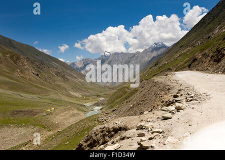 L'Inde, le Jammu-et-Cachemire, Gujjar camp nomade au nord de Zoji La Pass à côté de Srinagar à Leh Highway Banque D'Images