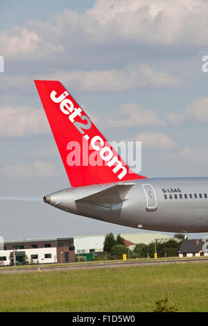 Plan d'une queue Jet2.com Boeing 757-200 avion à l'aéroport de Leeds Bradford. Banque D'Images